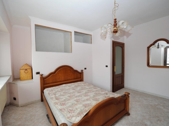 camera-da-letto-vista-ingresso