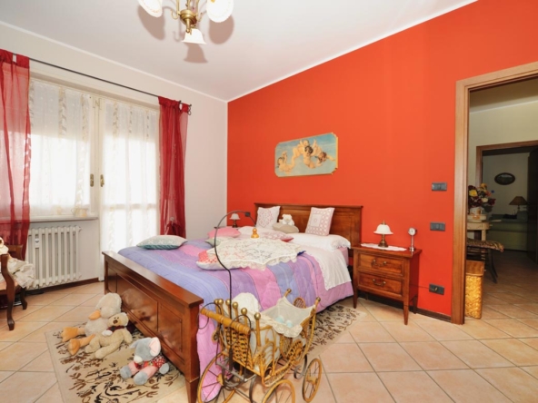 camera-da-letto-vista-ingresso