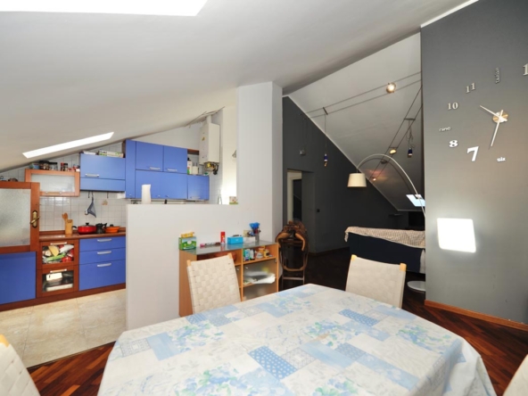 soggiorno-con.cucina-e-sala-pranzo