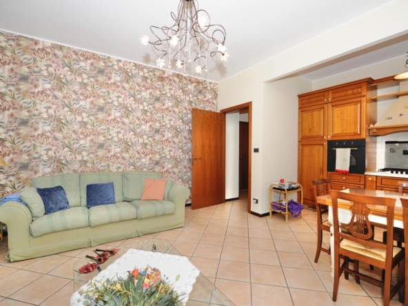 soggiorno-divano-cucina