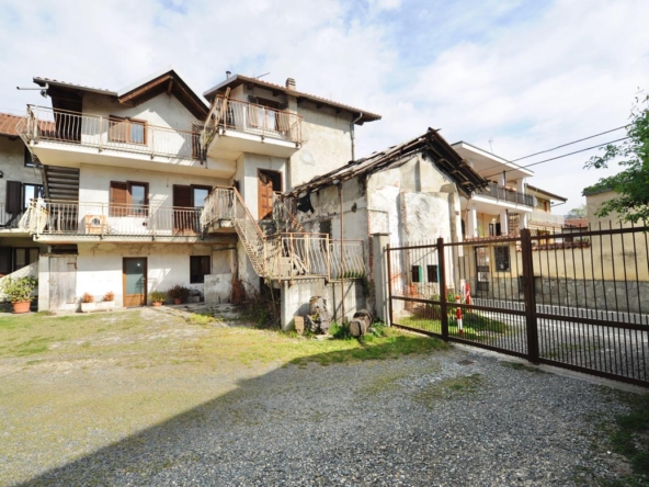 vista-frontale-lato-cancello